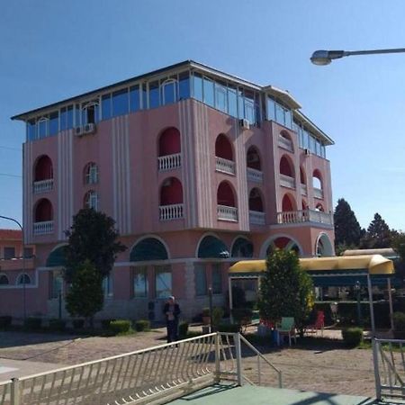Hotel Meteor New Shtoj Exterior photo